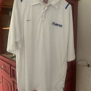 Mens Gator polo.